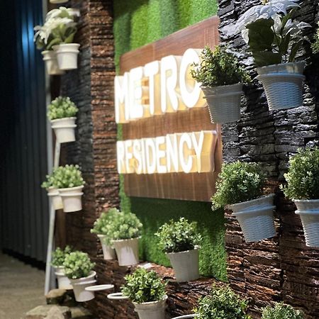 Metro Residency Hotel Kochi Buitenkant foto