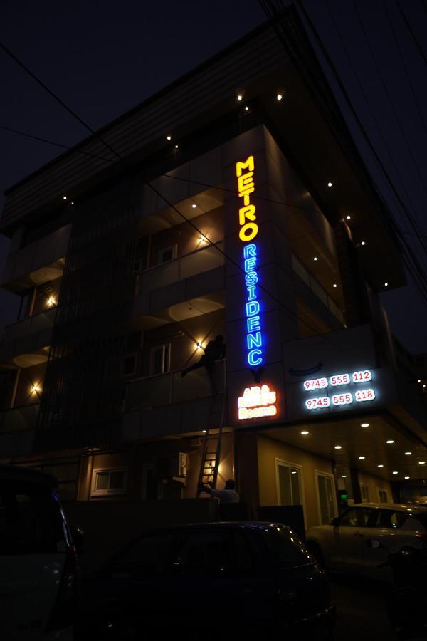 Metro Residency Hotel Kochi Buitenkant foto