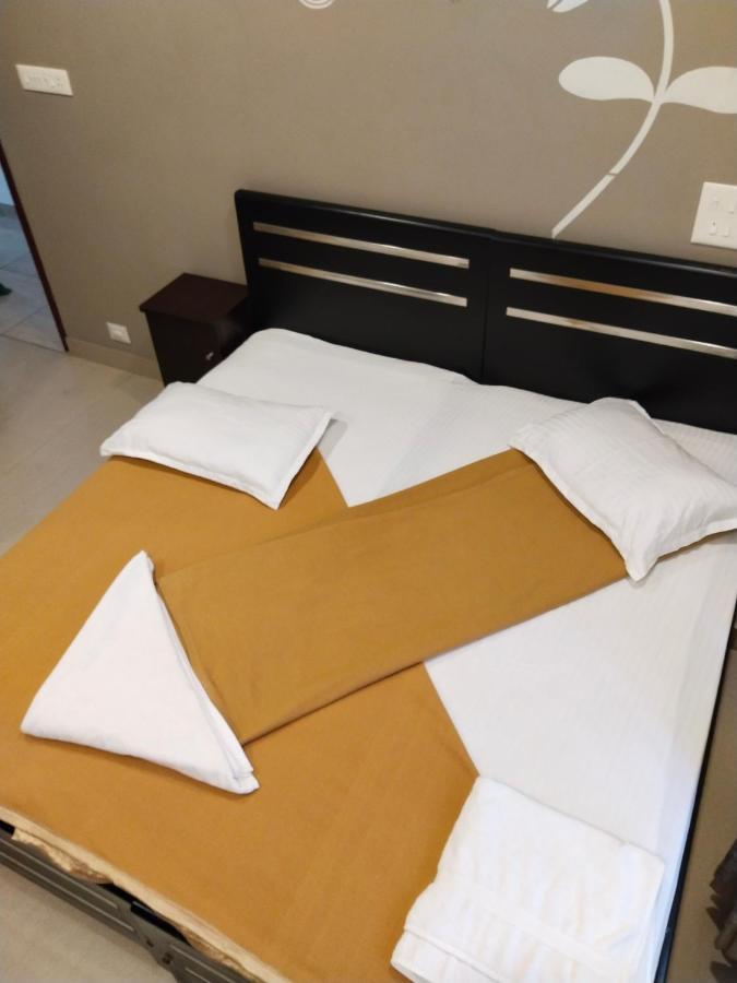 Metro Residency Hotel Kochi Buitenkant foto