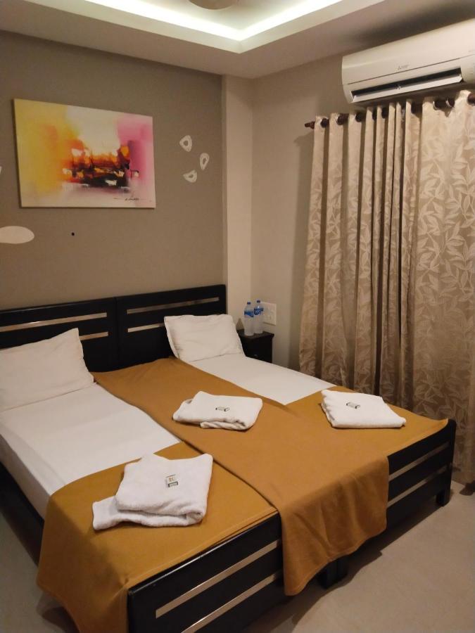 Metro Residency Hotel Kochi Buitenkant foto
