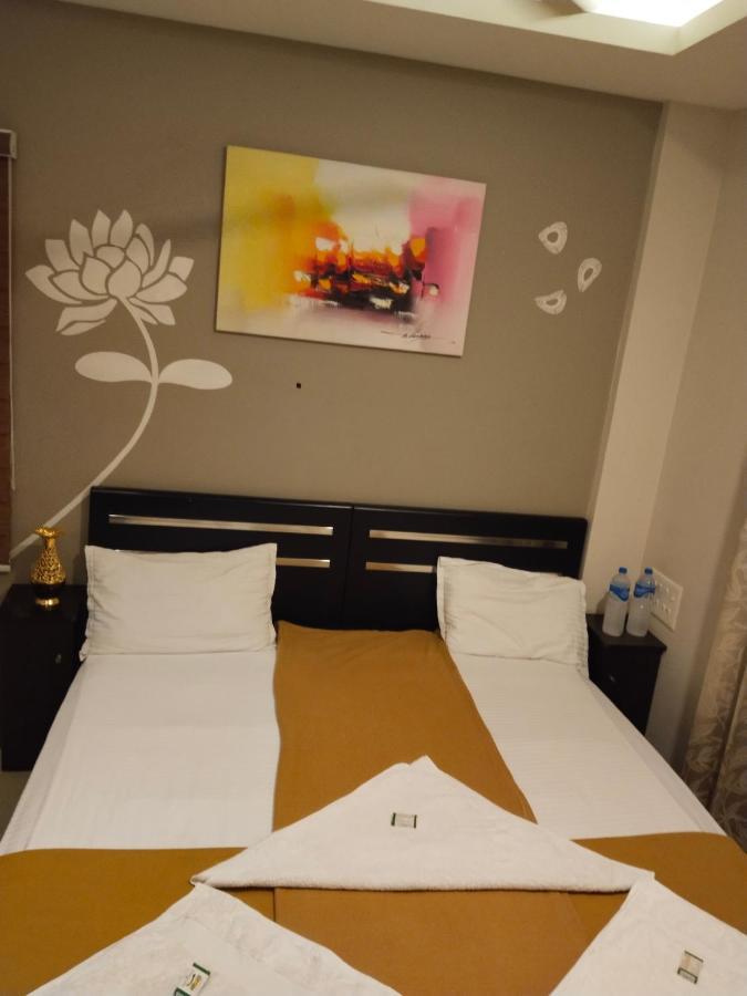 Metro Residency Hotel Kochi Buitenkant foto
