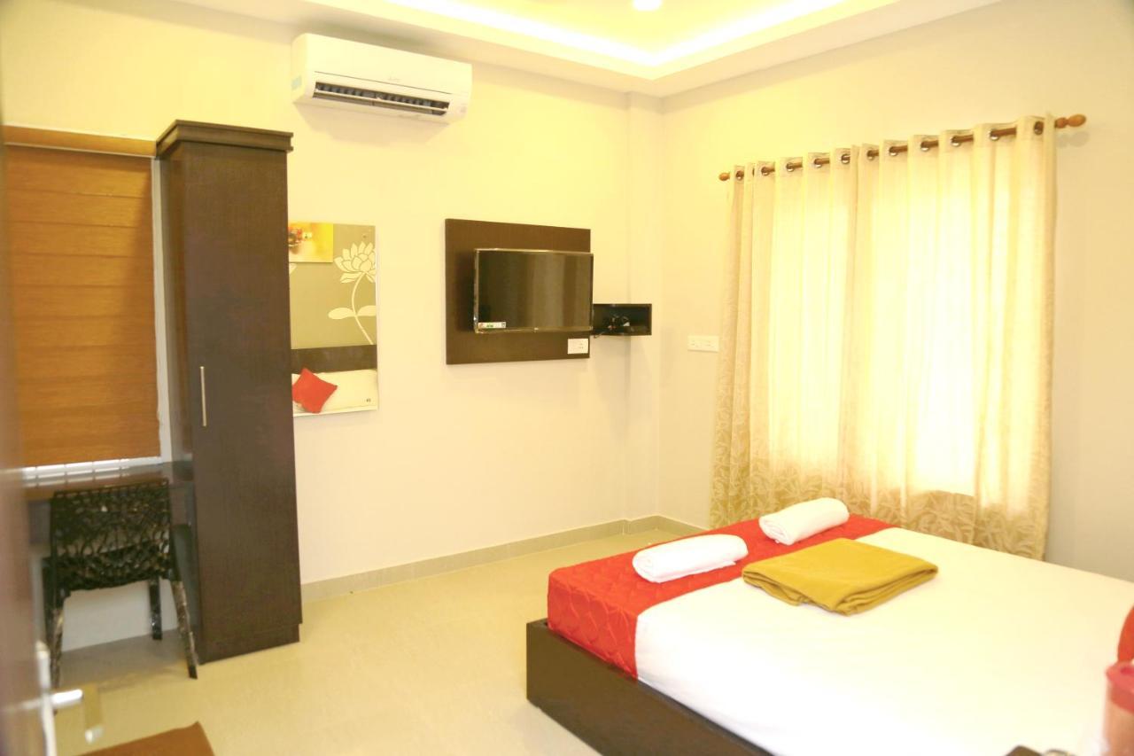 Metro Residency Hotel Kochi Buitenkant foto