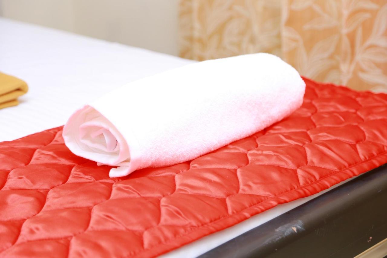 Metro Residency Hotel Kochi Buitenkant foto