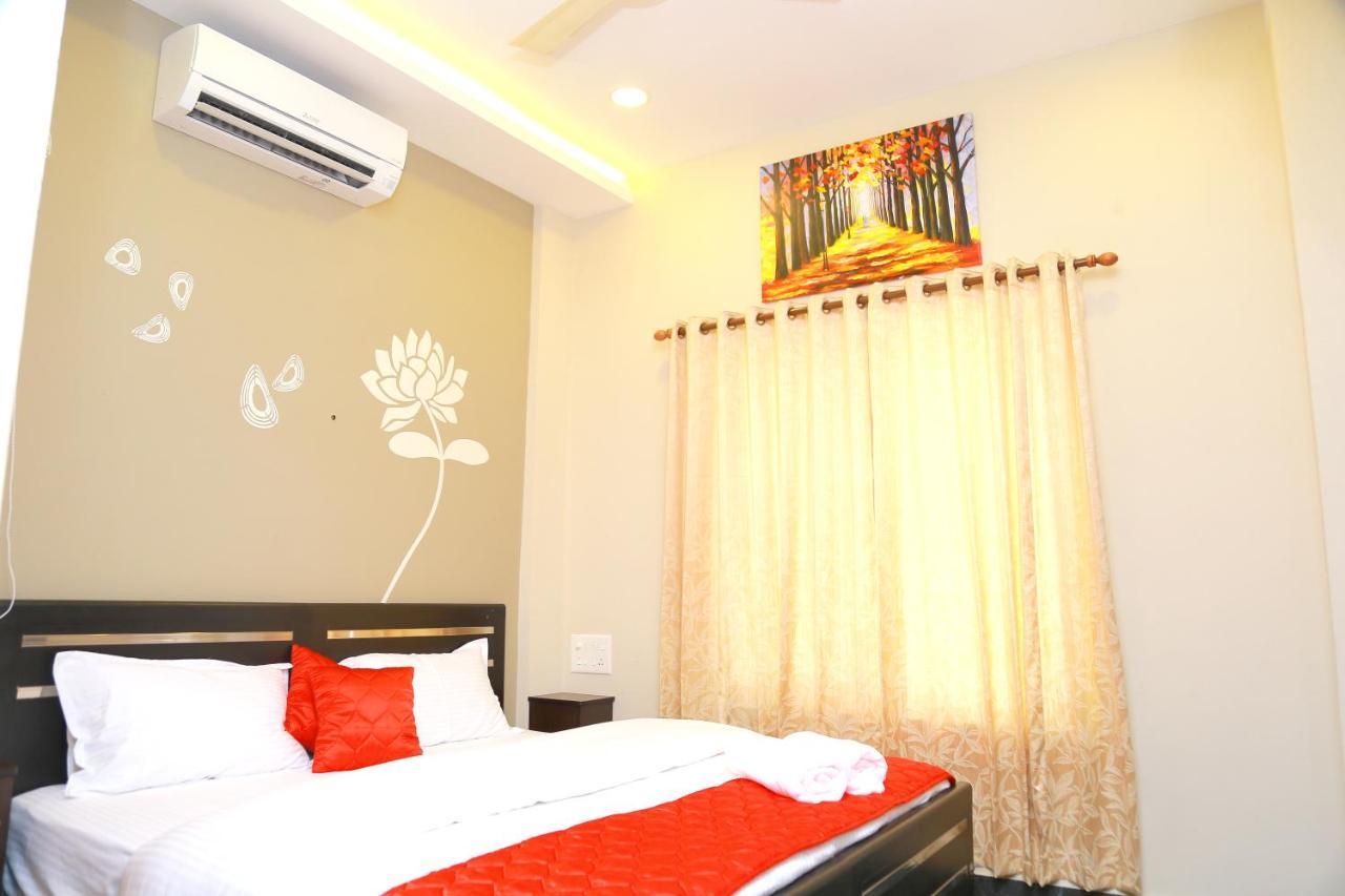 Metro Residency Hotel Kochi Buitenkant foto