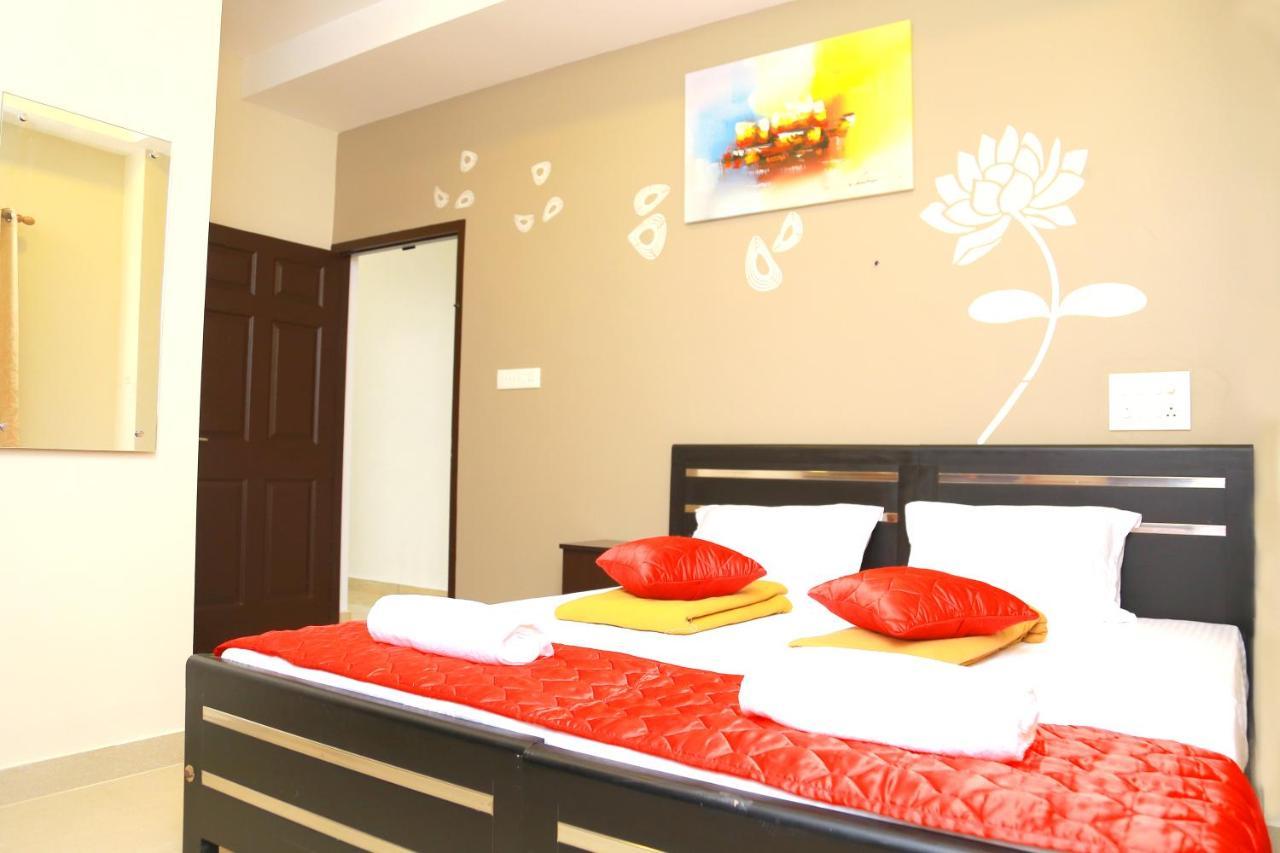 Metro Residency Hotel Kochi Buitenkant foto