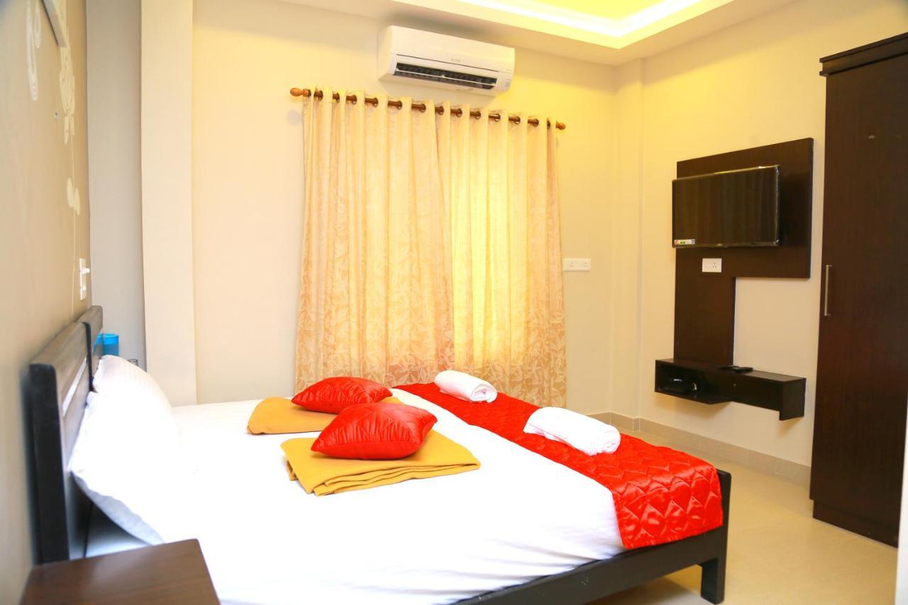 Metro Residency Hotel Kochi Buitenkant foto