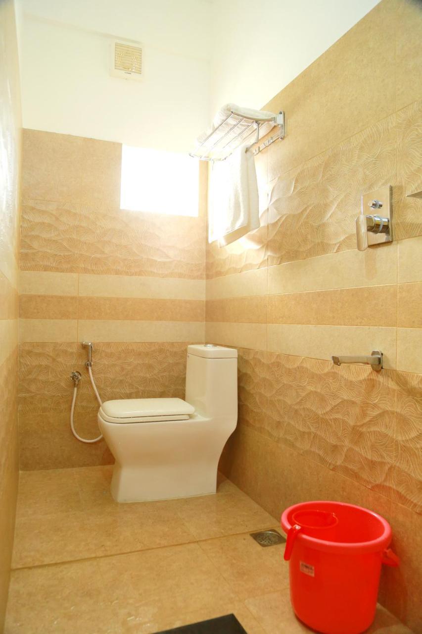 Metro Residency Hotel Kochi Buitenkant foto