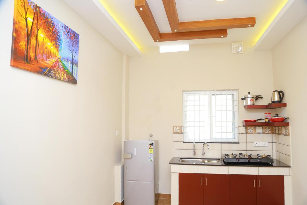 Metro Residency Hotel Kochi Buitenkant foto