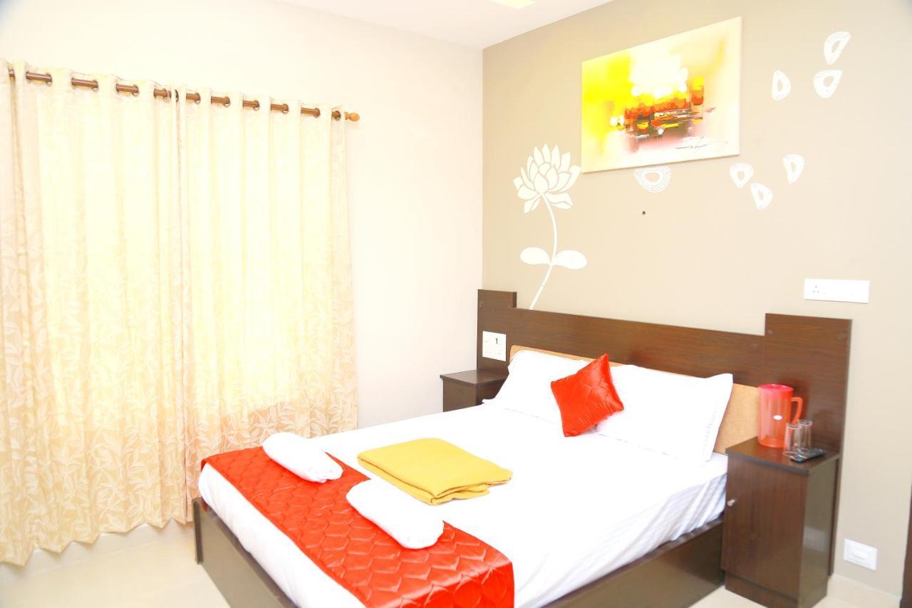 Metro Residency Hotel Kochi Buitenkant foto