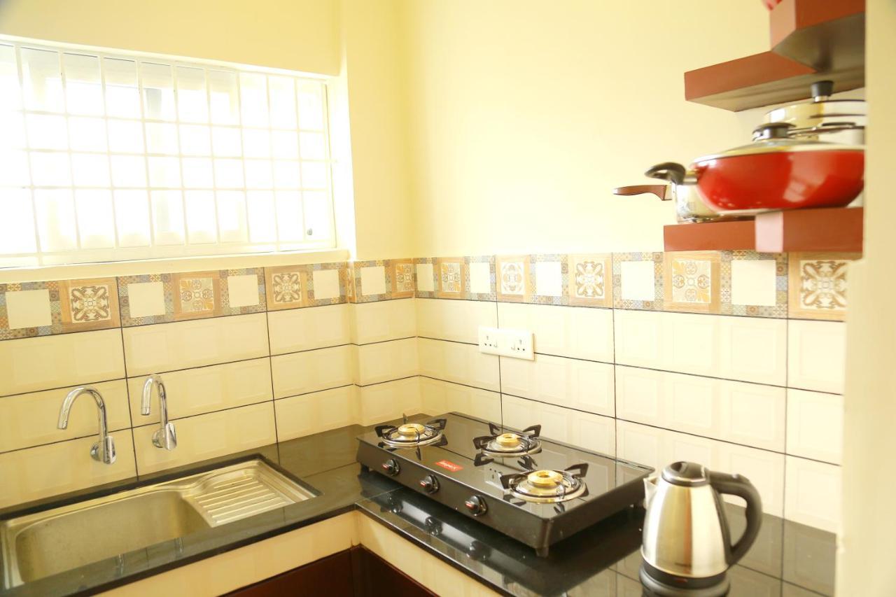 Metro Residency Hotel Kochi Buitenkant foto