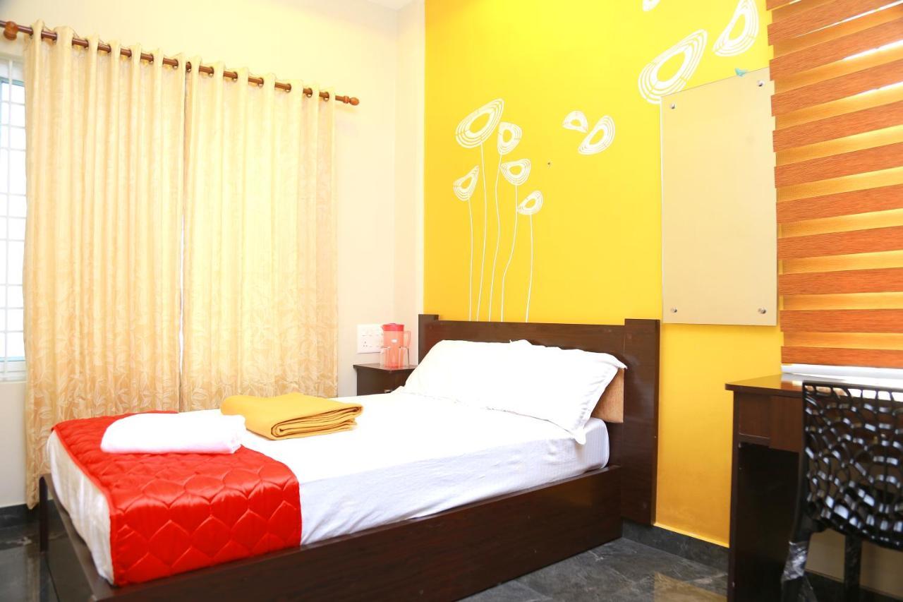Metro Residency Hotel Kochi Buitenkant foto