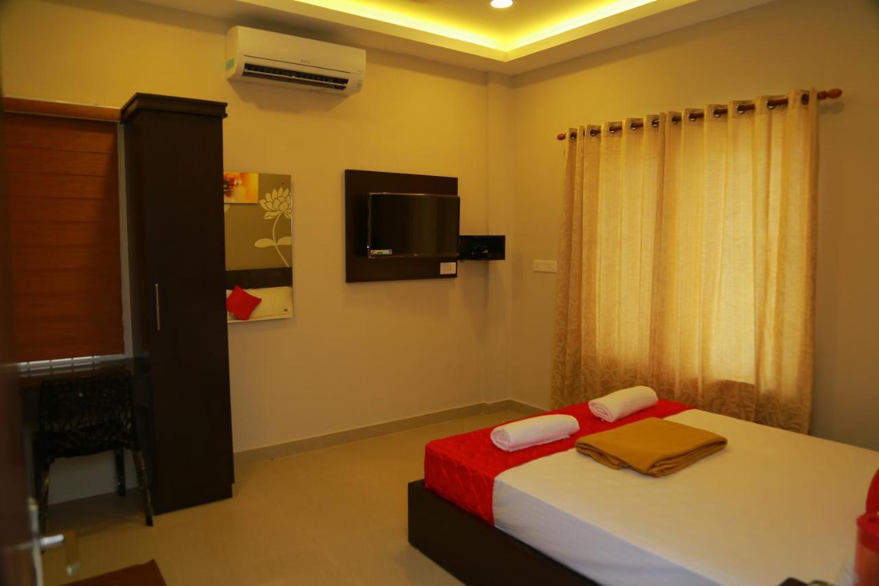 Metro Residency Hotel Kochi Buitenkant foto