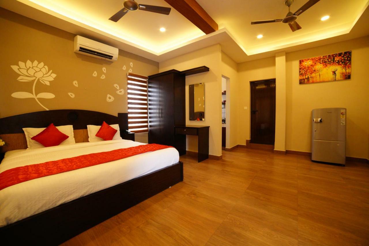 Metro Residency Hotel Kochi Buitenkant foto