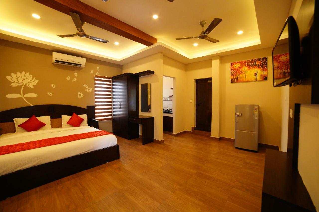 Metro Residency Hotel Kochi Buitenkant foto