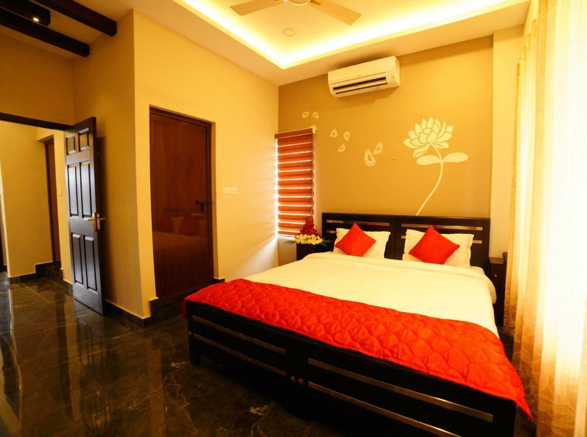 Metro Residency Hotel Kochi Buitenkant foto