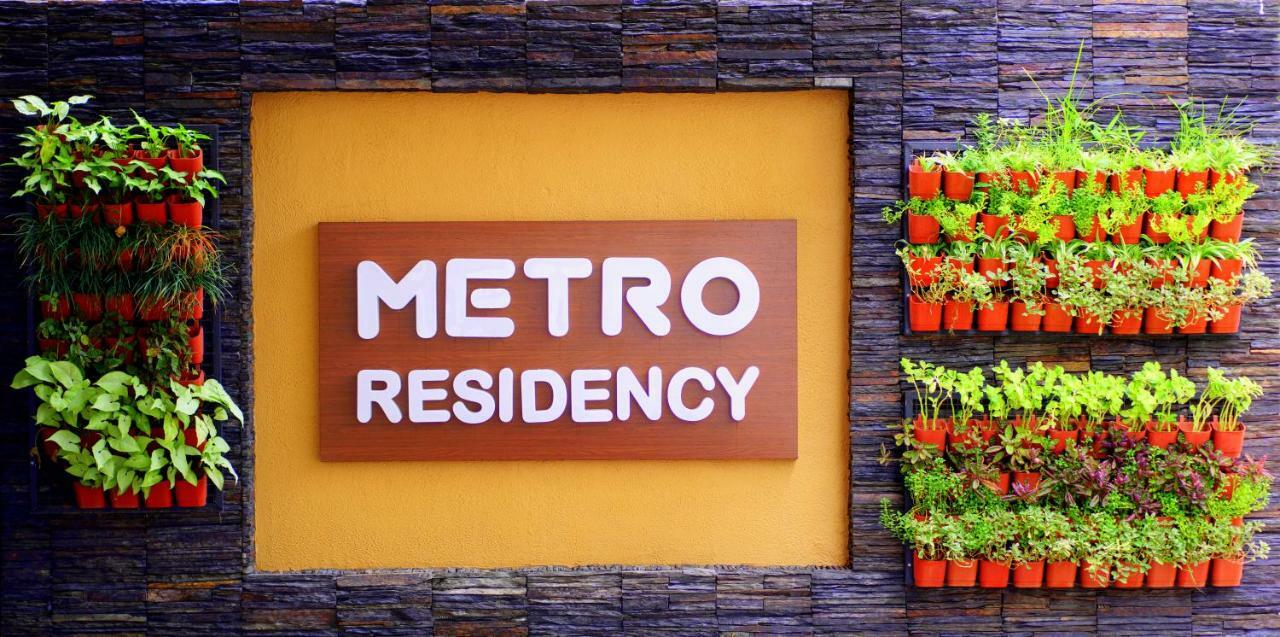 Metro Residency Hotel Kochi Buitenkant foto
